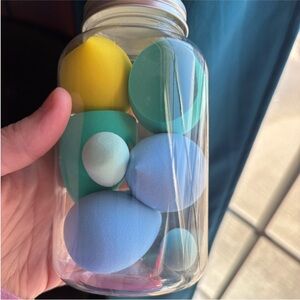 BRAND NEW 7PC BEAUTY BLENDER SPONGES. 5 LARGE & 2 TINY FOR EYES.